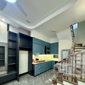 PHỐ CỔ NGỌC LÂM -- LB- TIỀN NHỎ DIỆN TÍCH TO, NHÀ MỚI 45M2--- 9,9 TỶ