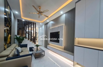 Bán nhà riêng Hoàng Mai, giá 10.6 tỷ, DT 48m2, nhà đẹp mới koong 10m ô tô gần