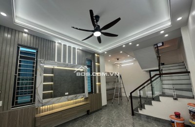 BÁN NHÀ ĐẸP 2.19 TỶ 3 TẦNG 48M2 Ô TÔ ĐỖ GẦN NGÕ VĂN CAO