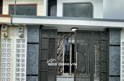 BÁN CĂN NHÀ PHỐ CAO CẤP – XÃ BÀ ĐIỂM – TP HCM • Dt 5m x 20m. Nhà mới hoàn thiện, vào ở ngay.• Kết cấu: 1 trệt, 1 lửng, 3 phòng ngủ, 2 nhà vệ sinh | 4,39 tỷ Vị trí: Ấp 4, xtt, xã Bà Điểm.