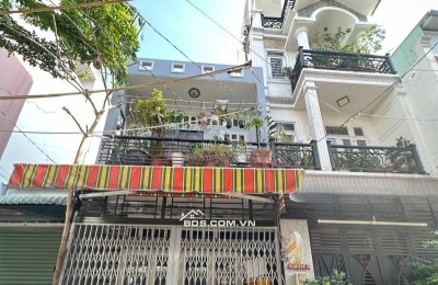 Bán nhà mặt phố Lê Văn Quới, Bình Tân. DT 4x12m, 2 tầng, 2PN. Sổ hồng, giá 4.6 tỷ. LH: 0909898125