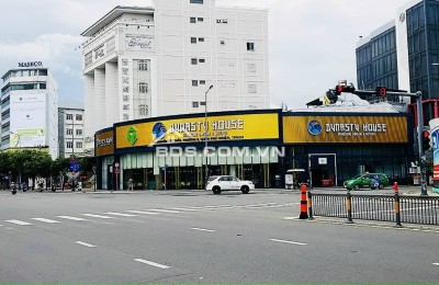 Cho thuê nhà mặt tiền đường Hai Bà Trưng , Quận 1 - DT: 300m