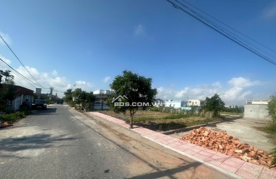 Cần bán cắt lỗ đất biển quất lâm sát quảng trường biển , phố đi bộ ,công viên phù hợp kinh doanh mọi ngành nghề. Lh e