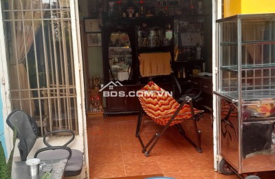  Bán nhà hẻm ô tô phường Thạnh Mỹ Lợi (nay là phường Cát Lái) TP HCM.  Diện tích: 102,3m2 (6m*17m). Trừ lộ giới còn 87,6m2.  Kết cấu: nhà cấp 4 xây chữ L, có 1 PN, 1 WC.  Hướng: Tây Bắc.  Vị trí: khu dân cư xây dựng kín, gần TTHC TP Thủ Đức (củ), gần cầu 