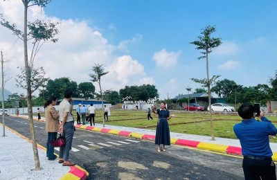 SỐC ĐẤT HÀ NỘI - GIÁ 2,3 TỶ GẦN ĐẠI HỌC QUỐC GIA - TRƯỜNG FPT