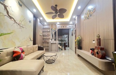 BÁN NHÀ PHỐ HỒNG TIẾN  BỒ ĐỀ - DÂN XÂY 42M2- 4 TẦNG, CHỈ HƠN 8 TỶ