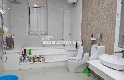 CHO THUÊ VĂN PHÒNG – NHÀ XƯỞNG THỜI TRANG KHÉP KÍN