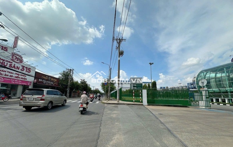 Giá RẺ chỉ 18 tỷ hơn có MTKD 4 lầu ngang 5m ngay Lê Văn Khương Q12 155m2 gần BX buýt.