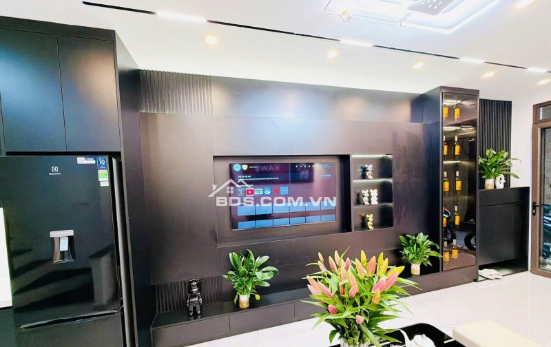 Nhà Đẹp Ngõ Quỳnh, Bạch Mai, Hai Bà Trưng 30/33m, 5 tầng, mt 3.2m, giá 8.6 tỷ.