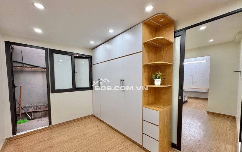 Bán Nhà Ở Luôn Quỳnh Mai, Hai Bà Trưng 50m, tầng 2,  giá 3.3 tỷ.