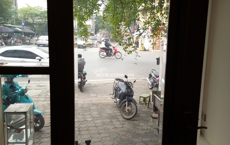 Chính chủ cho thuê mặt bằng 30m² tầng 1 mặt đường Hoàng Hoa Thám (cửa hàng, văn phòng)