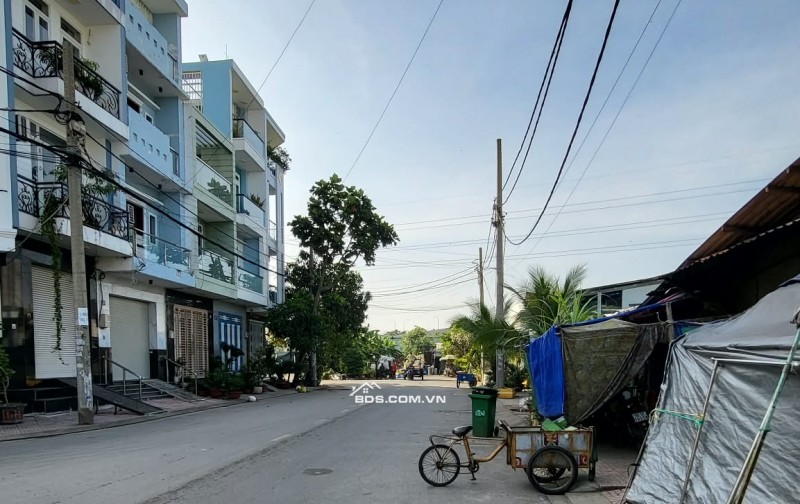 lô góc 2 mặt tiền,thuận tiện kinh doanh mua bán đa nghành nghề.