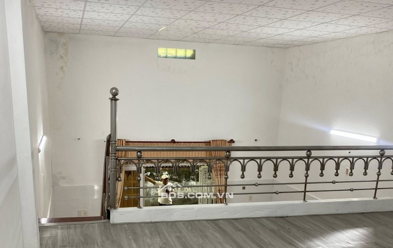 Nhà gác lửng đúc K183 TÔ HIỆU - gần đường chính