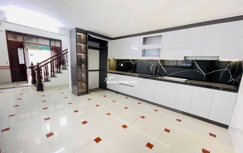 HOÀNG MAI GIÁP HAI BÀ – Ô TÔ TRÁNH – KINH DOANH – LÔ GÓC NỞ HẬU