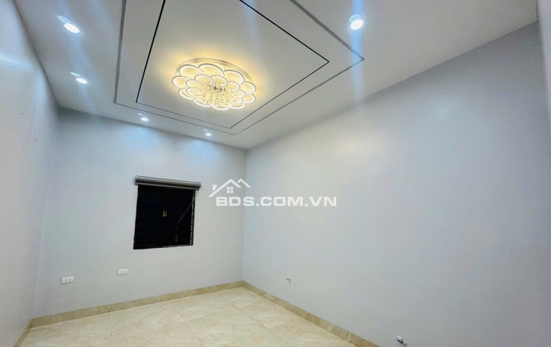 Nhà Đẹp Thang Máy, Đường Hoàng Mai 42m, 5 tầng, mt 3.5m, giá 12.8 tỷ.