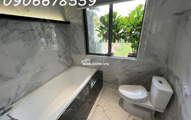 Bán Biệt thự căn góc ngay Hồ Bán Nguyệt Phú Mỹ Hưng Q7