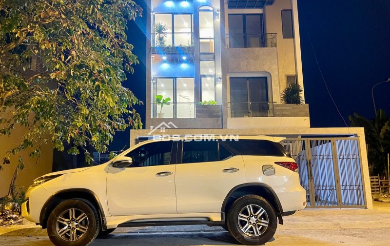 BÁN NHÀ 4.5 TỶ 3 TẦNG 72M2 CÓ SÂN ĐỂ Ô TÔ MẶT ĐƯỜNG KHU ĐỒNG QUÝT