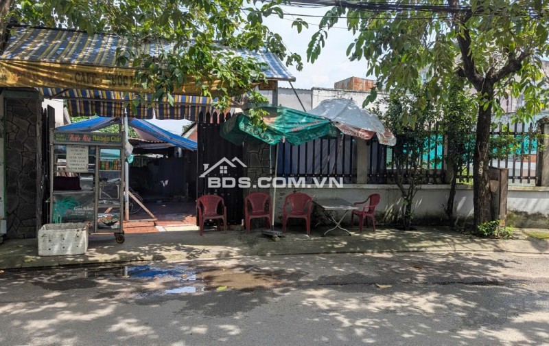 Bán nhà và đất 200m2 mặt tiền đường lớn xã Thới Tam Thôn Hóc Môn