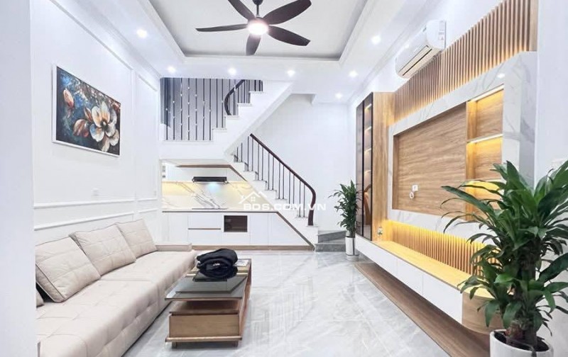 Nhà Đẹp Gần Phố, Tôn Đức Thắng, Đống Đa 30m, 5 tầng, mt 4.3m, giá 8.95 tỷ.