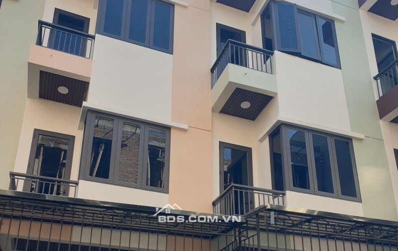 BÁN NHÀ 3.1 TỶ 3 TẦNG 50M2 Ô TÔ ĐỖ CỬA NGÃ TƯ  MẠC THỊ BƯỞI - TRƯỜNG CHINH