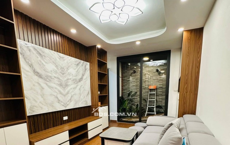 Bán Căn Chung Cư Mi Ni Đường Láng, Đống Đa 70m, tầng 1, giá 3.25 tỷ.