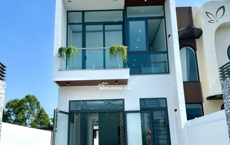 Nhà trệt lầu Thủ Dầu Một. Đường xe hơi thông. 3PN chỉ 2.49 tỷ. Sổ Hồng Riêng