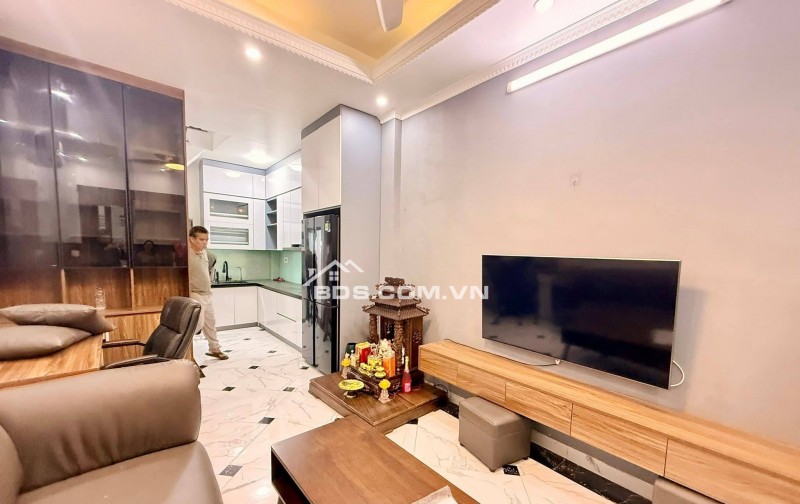 Nhà Đẹp Gần Đường Ô Tô Bạch Đằng, Hoàn Kiếm 31m, 5 tầng, mt 3.3m, giá 7.95 tỷ.