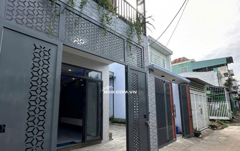 BÁN NHÀ MỚI 2 tầng KP1, Phường 6. Mỹ Tho. Vị trí đẹp - Có sân Đậu Ô tô.