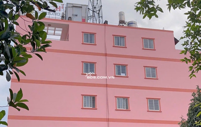 Bán khách sạn 4 lầu đường Võ Thị Hồi Hóc Môn, đang kinh doanh tốt