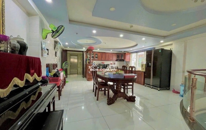 Giảm mạnh 4 tỷ nhà hẻm 1122 Quang Trung 5 lầu ngang 5.8m 90m2 có T.máy gần Emart 14 tỷ.