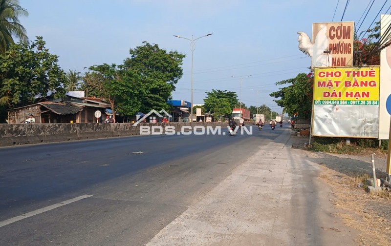 Ngay sát QL1A. Cách Cầu Rượu Tiền Giang 300m. Bán rẻ 3 lô đất THỔ CƯ liền kề Hơn 900m2.