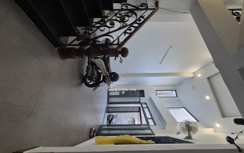 Gần hẻm xe hơi - giáp MT Cách Mạng Tháng 8 - thu 35tr/th - 5 tầng - chỉ 6 tỷ 99