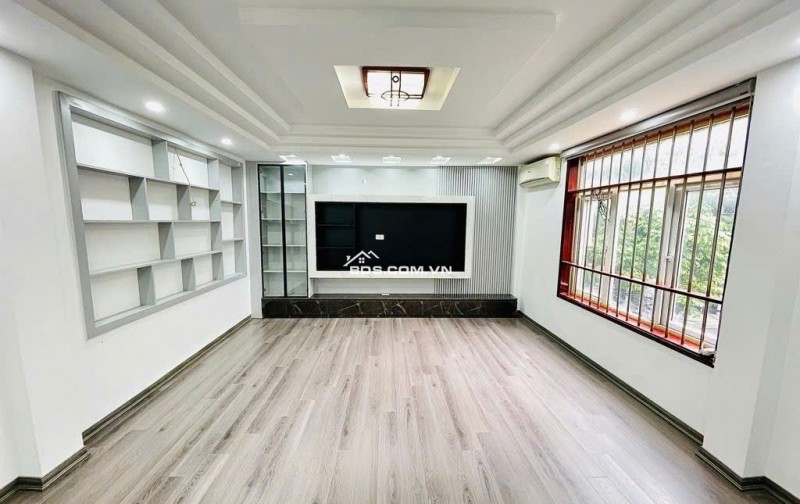 HOÀNG MAI GIÁP HAI BÀ – Ô TÔ TRÁNH – KINH DOANH – LÔ GÓC NỞ HẬU