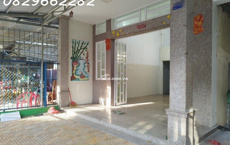 Bán nhà mặt phố Đinh Hữu Thuật, TP Sa Đéc. DT 200m2, 5PN, Sổ Hồng. Giá 5 tỷ.