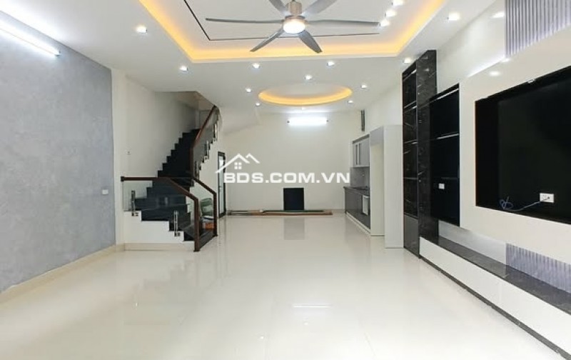 BÁN NHÀ ĐẸP 2.65 TỶ 3 TẦNG 70M2 NGÕ NGẮN ĐƯỜNG GIẢI PHÓNG