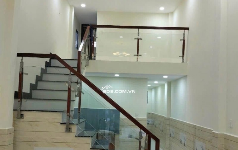 Gấp, gấp, bán nhà chính chủ 1ty800tr,dtich 3,7x17m2, đường Trần Thị Bốc, Hóc Môn
