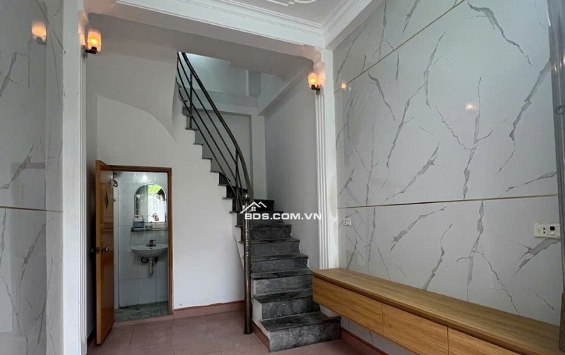 BÁN NHÀ 780 TRIỆU 2.5 TẦNG 20M2 ( HƯỚNG ĐÔNG ) NGÕ NGUYỄN TRÃI