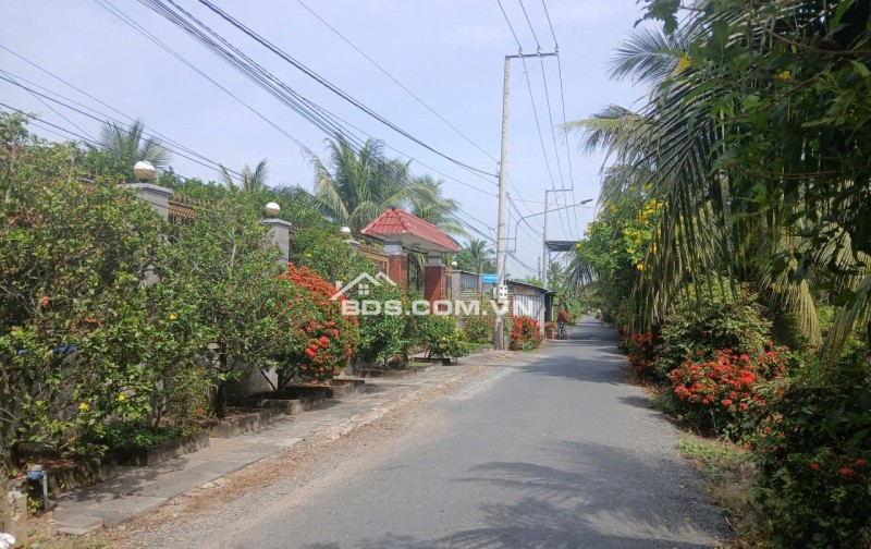 Nhà MẶT TIỀN LÔ GÓC đẹp RỰC RỠ. Đường Mỹ Hưng. Bao rẻ Nhứt Mỹ Tho. TG cũ.