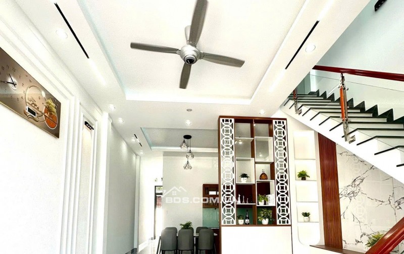 Nhà trệt lầu Thủ Dầu Một. Đường xe hơi thông. 3PN chỉ 2.49 tỷ. Sổ Hồng Riêng