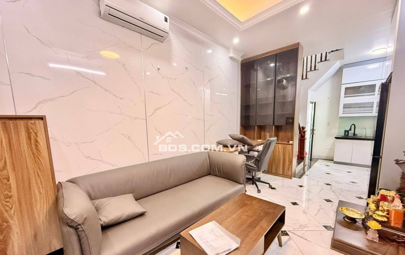 Nhà Đẹp Gần Đường Ô Tô Bạch Đằng, Hoàn Kiếm 31m, 5 tầng, mt 3.3m, giá 7.95 tỷ.