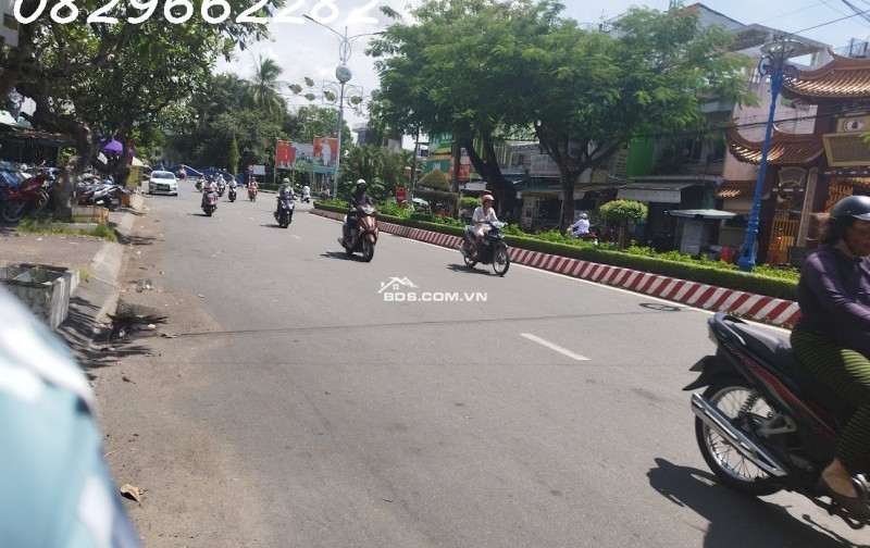 Bán Nhà Mặt Tiền Hùng Vương, TP Sa Đéc, 10x24m, 3 Tầng, Sổ Hồng.