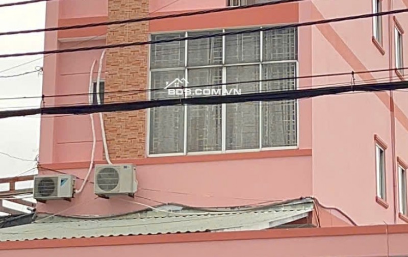 Bán khách sạn 4 lầu đường Võ Thị Hồi Hóc Môn, đang kinh doanh tốt