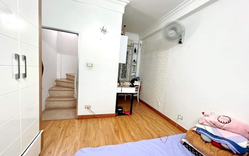 Chinh chủ cho thuê nguyên căn mới 4 tầng x 18m, phố Hoàng Hoa Thám, full nội thất