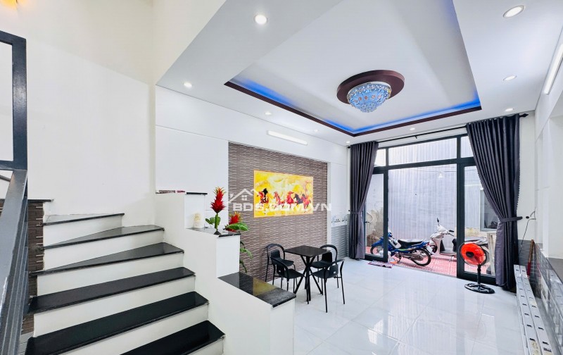 Bán nhà 3 tầng mới keng kiệt 500 Tôn Đản - Diện tích đất 50,4m2