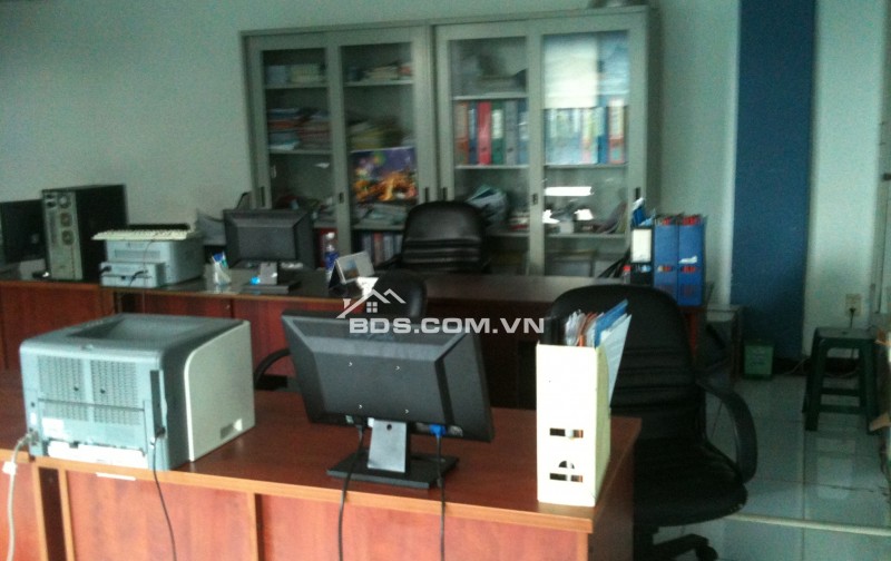 Nhà xưởng cho thuê bà điểm hóc môn dt: 2000m giá 120 triêu/tháng lh: 0944977229