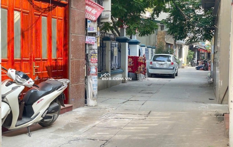 HOÀNG MAI GIÁP HAI BÀ – Ô TÔ TRÁNH – KINH DOANH – LÔ GÓC NỞ HẬU