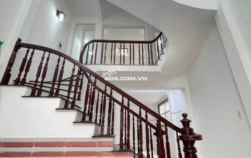 HOÀNG MAI GIÁP HAI BÀ – Ô TÔ TRÁNH – KINH DOANH – LÔ GÓC NỞ HẬU