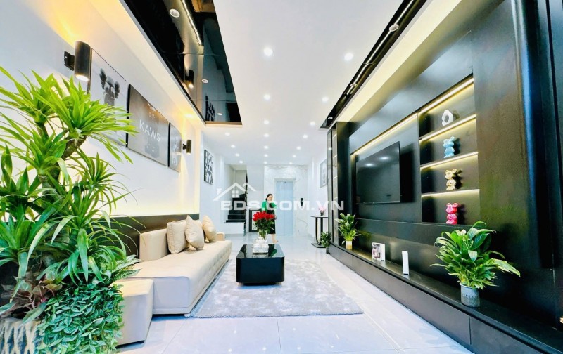 Nhà Đẹp, Gần Times City Thang Máy Dương Văn Bé 39/43m, 5 tầng, mt 3.4m, giá 12.2 tỷ