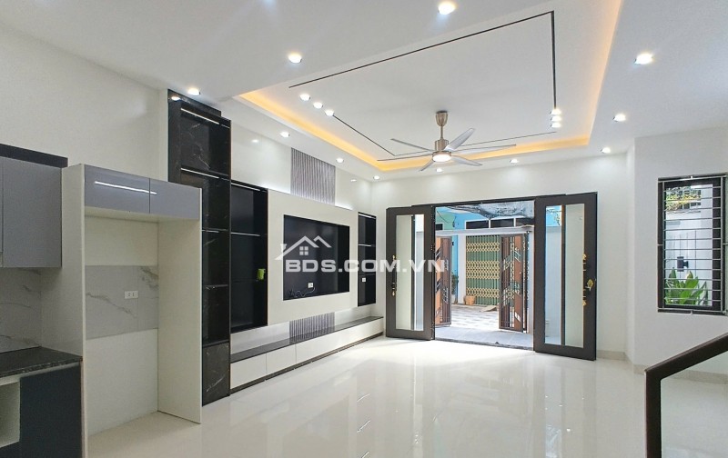 BÁN NHÀ ĐẸP 2.65 TỶ 3 TẦNG 70M2 NGÕ NGẮN ĐƯỜNG GIẢI PHÓNG