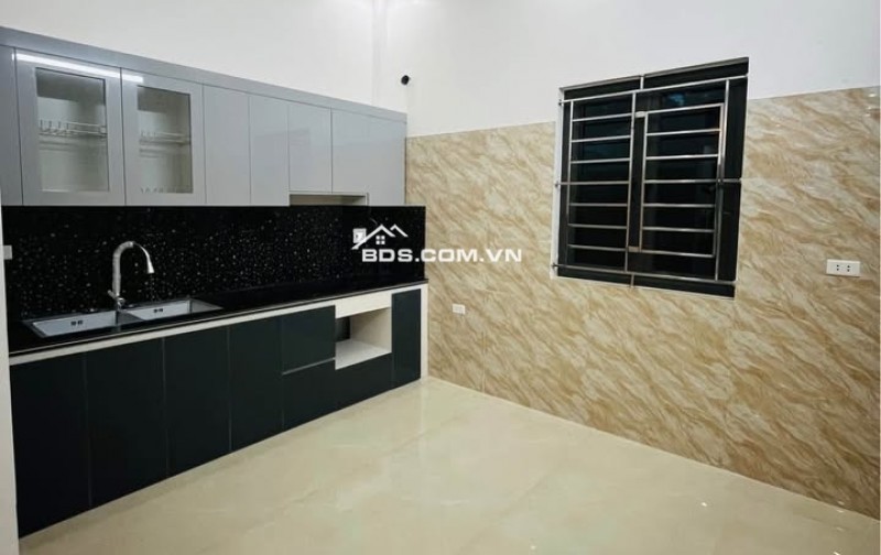 BÁN NHÀ ĐẸP 2.7 TỶ 3 TẦNG 53M2 NGÕ THẲNG NGẮN KHU HỒ TRUYỀN THỐNG